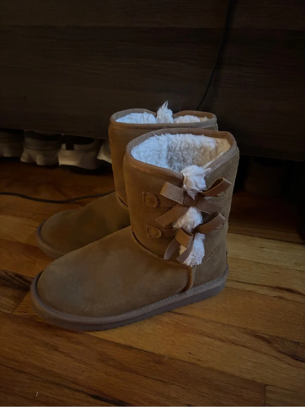 Koolaburra Kids Tan Suede Boot with Sherpa and Side Bows